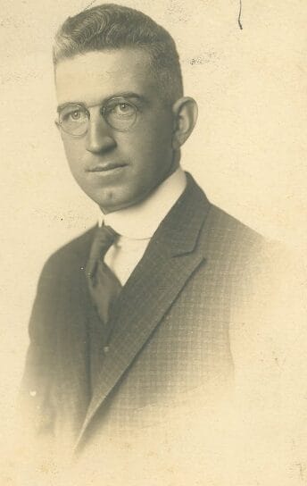 1922